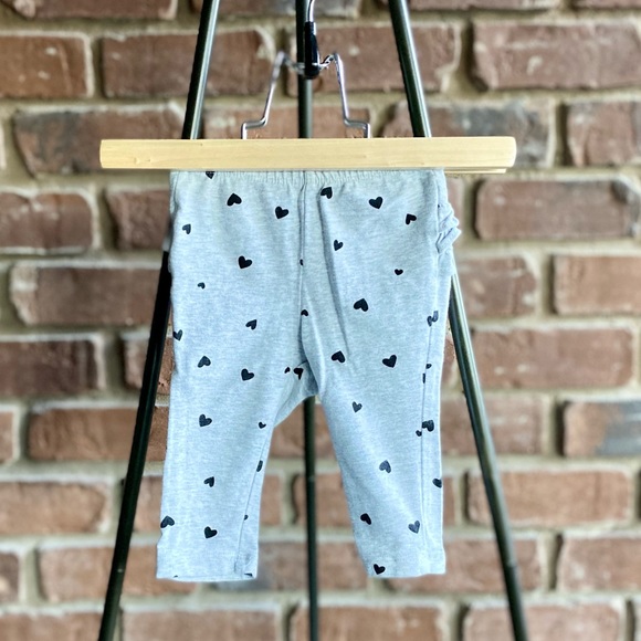 0-3M Old Navy 2 Pack Ruffle Leggings - Picture 2 of 6